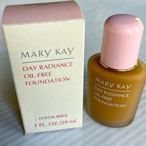 MK Cocoa Beige Day Radiance Foundation #6352